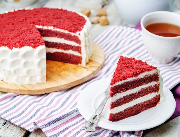 Tort Red Velvet to idealne ciasto na domowe przyjęcie. Zobacz jak go zrobić krok po kroku!