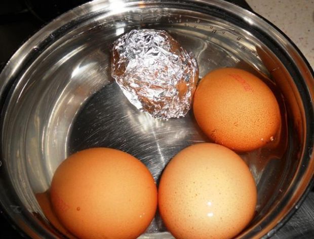 Gotowanie nadtłuczonych  jajek