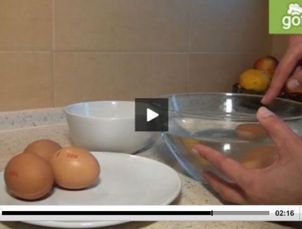 Jak sprawdzić czy jajko jest świeże? [video]