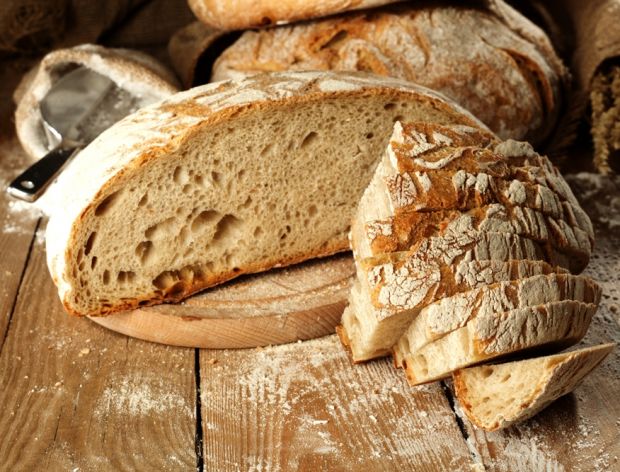 Chleb drożdżowy i różne rodzaje zaczynów
