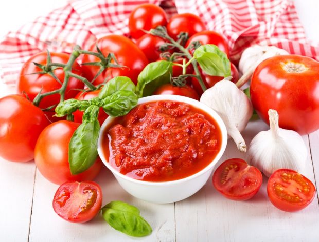 Przepisy na smaczne dania z pomidorami