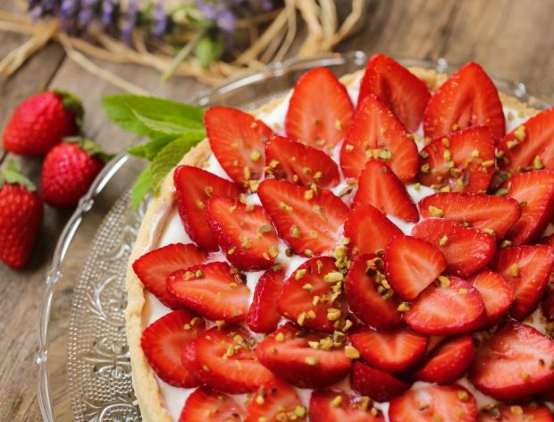 Tarta z truskawkami - przepis na pyszny deser Tarta z truskawkami - przepis na pyszny deser