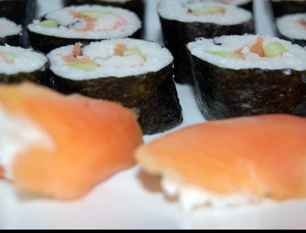Z czego przygotowuje się sushi?