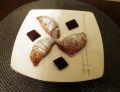 Kakaowe kruche rogaliki z czekoladą i migdałami 
