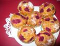 Muffinki orzechowe z malinami 