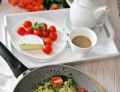 Omlet ze szpinakiem i pomidorkami 