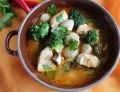 Orientalna zupa z kurczakiem i brokułem 