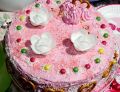 Różowy tort z malinową nutą dla dziewczynki