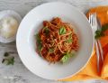 Spaghetti pełnoziarniste z domowym sosem