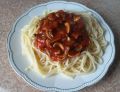 Spaghetti z sosem pieczarkowym w pomidorach