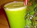 Zdrowy zielony sok z pietruszką 