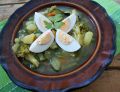 Zielona zupa z jajkami 