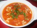 Zupa pomidorowa z bazylią i makaronem 