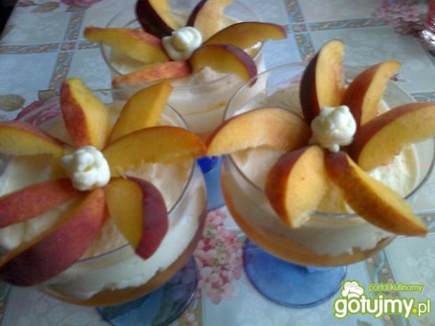 Ananasowo-brzoskwiniowy deser