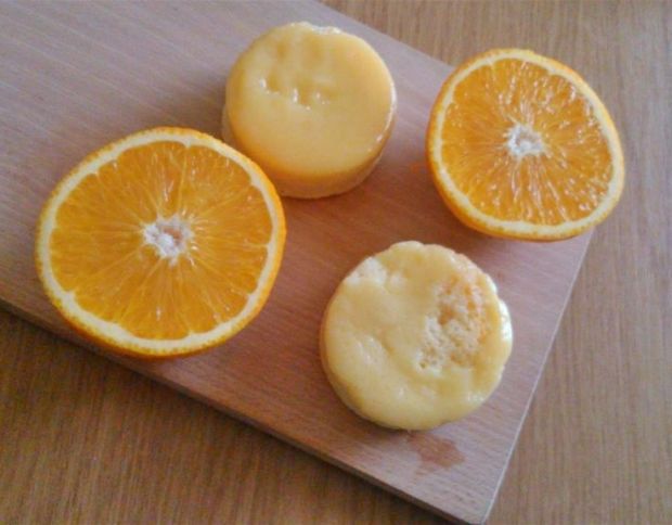 Babeczki mocno pomarańczowe