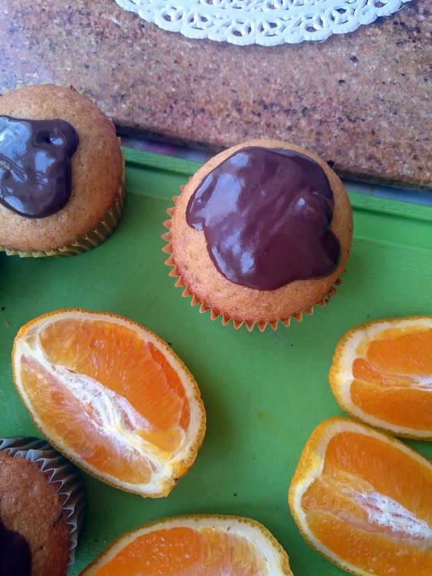 Babeczki pomarańczowe z czekoladą