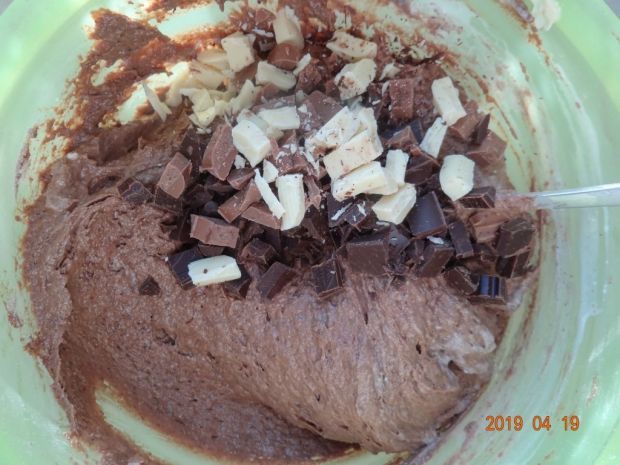 Babka czekoladowa z kokosową polewą