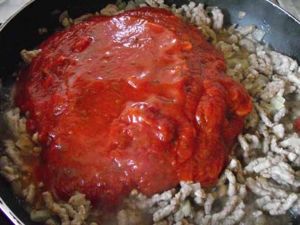 Bakłażan faszerowany mięsem i pomidorami