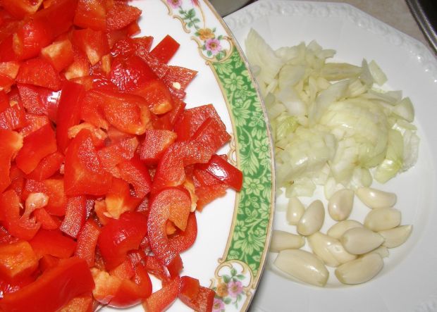 Biała kiełbasa w papryce,cebuli,czosnku