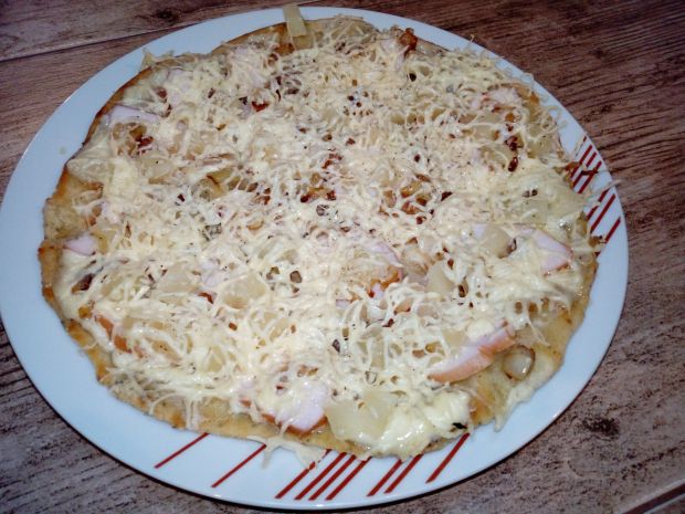 Biała pizza z patelni