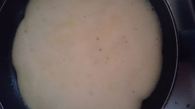 Biszkoptowy omlet z chrzanem i białą kiełbasą