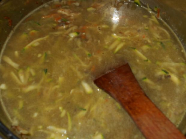 Błyskawiczna zupa cukiniowo-pieczarkowa
