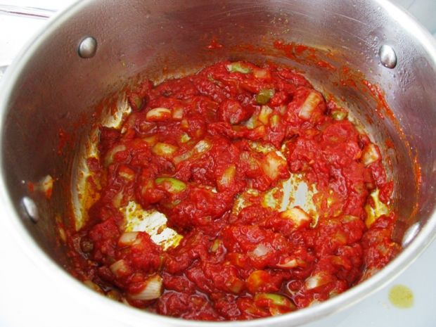 Błyskawiczny i tani sosik pomidorowy z kurczakiem