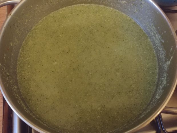 Brokułowa zupa-krem z migdałami