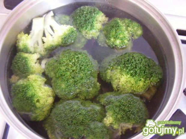 Brokuły w cieście naleśnikowym