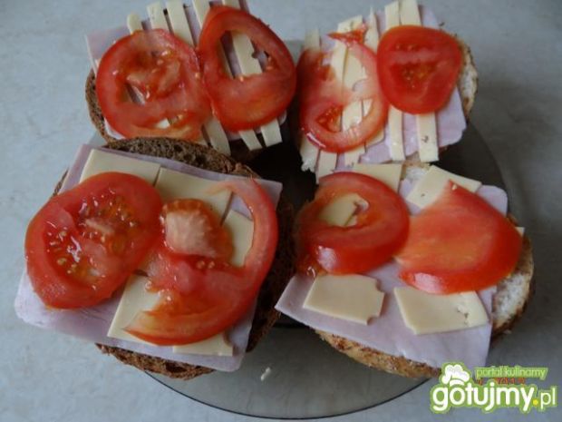 Bruschetta serowo-pomidorowa