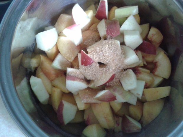 Brzoskwioniwe lody z jabłkową nutą