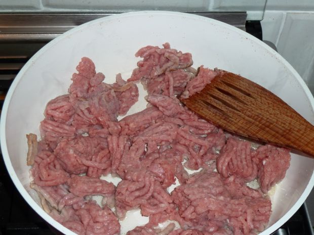 Bułeczki drożdżowe z mięsem z indyka i papryką