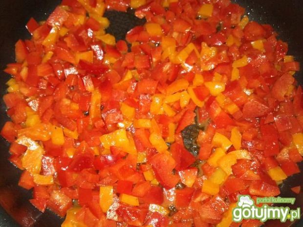 Bułki z nadzieniem paprykowo-pomidorowym