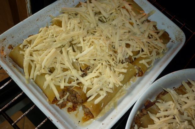 Cannelloni z mięsem i żółtym serem 