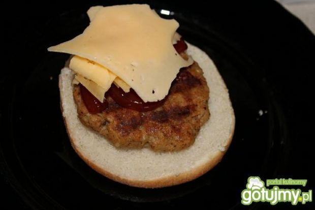 Cheseburger  z mięsem grillowanym 