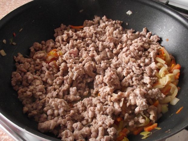 Chiński półmisek misz masz na brązowym ryżu