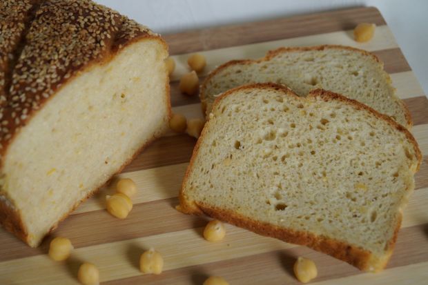 Chleb drożdżowy z ciecierzycą