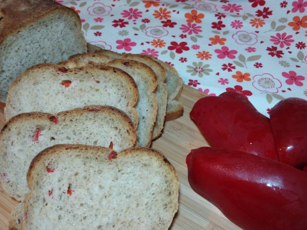Chleb drożdżowy z papryką