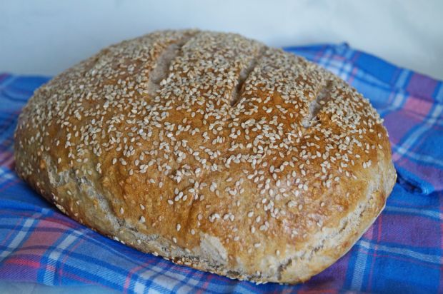 Chleb drożdżowy z płatkami i ziarnami
