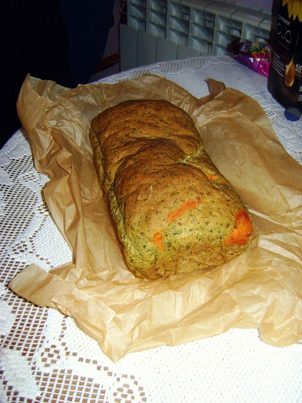 Chleb pomidorowo-szpinakowo-bazyliowy