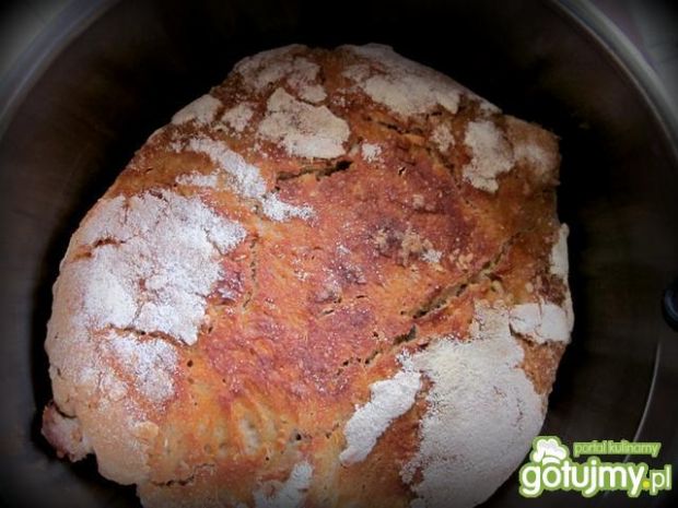 Chleb pszenny na zakwasie z garnka