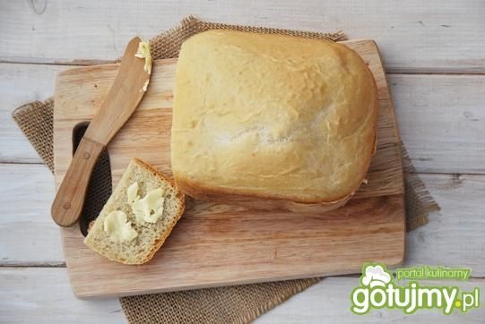 Chleb pszenny z masłem i solą prowansals