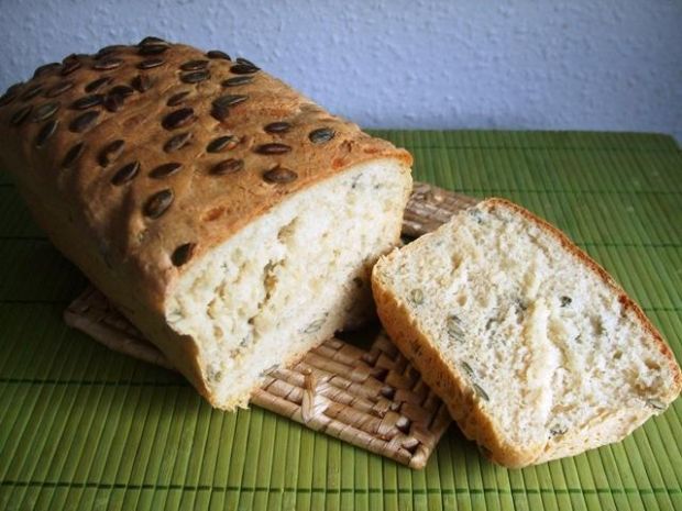 Chleb pszenny z pestkami dyni - prosty
