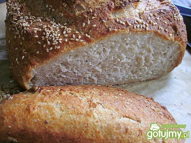 Chleb pszenny z płatkami  i sezamem