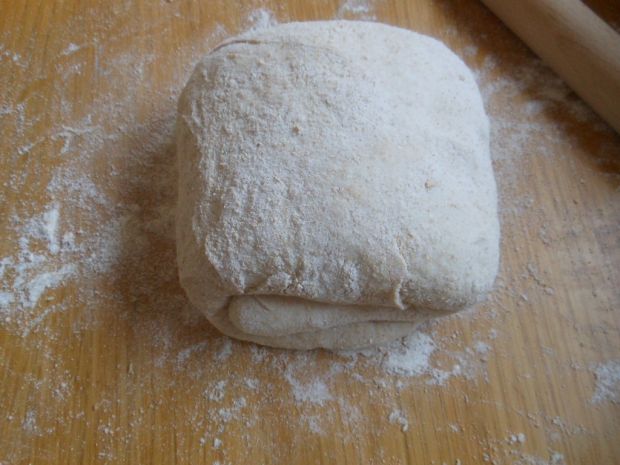 Chleb z mąki pełnoziarnistej na zakwasie