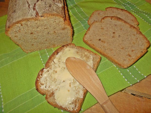Chleb z mielonym lnem i cebulą