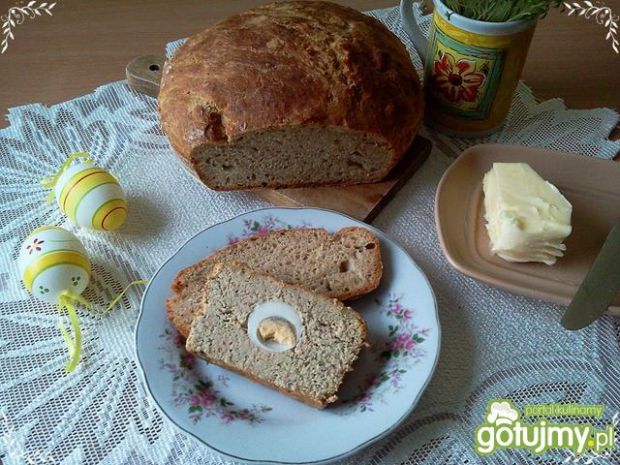 Chleb z orzechami i chrzanem na zakwasie