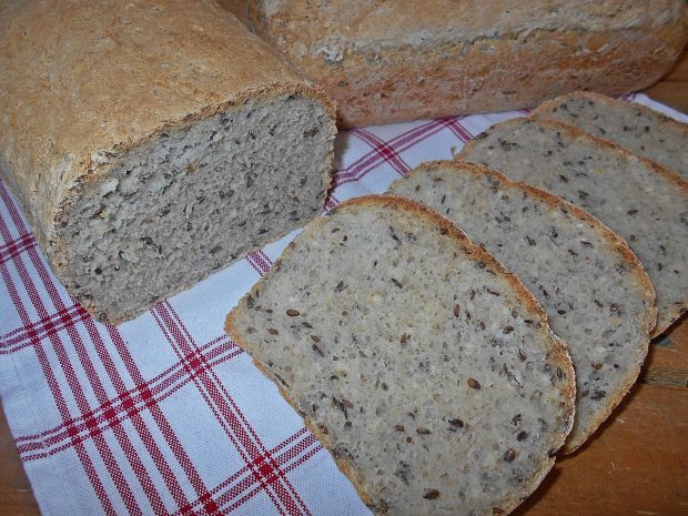 Chleb z płatkami i siemieniem lnianym