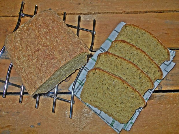Chleb z płatkami jęczmiennymi i szpinakiem