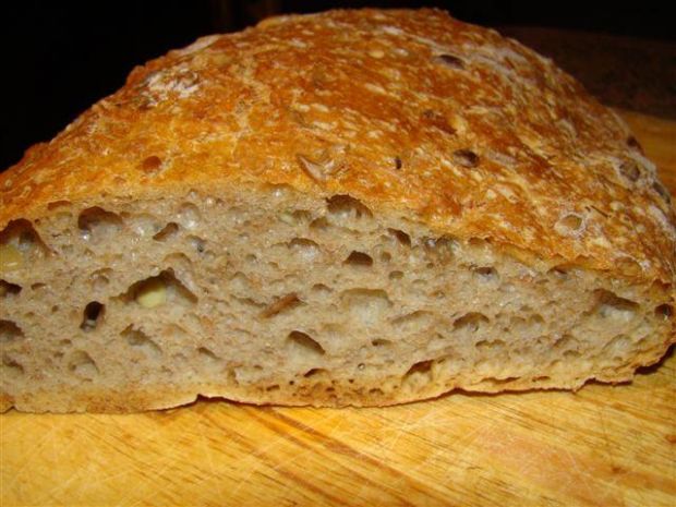 Chleb z ziarami z garnka